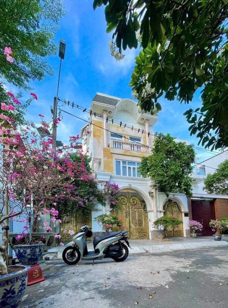 Bán Biệt Thự Sân Vườn Hồ Bơi Khu Bên Sông Phường Hiệp Bình Chánh – 1 Hầm 3 Tầng – Giá 33 Tỷ